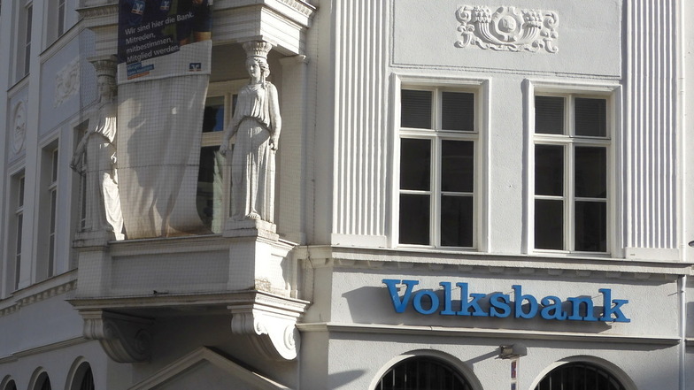 Elegante Fassade der Volksbank Raiffeisenbank Niederschlesien in Görlitz: Die deutschen Volksbanken haben am Mittwoch starken Gewinnzuwachs gemeldet.