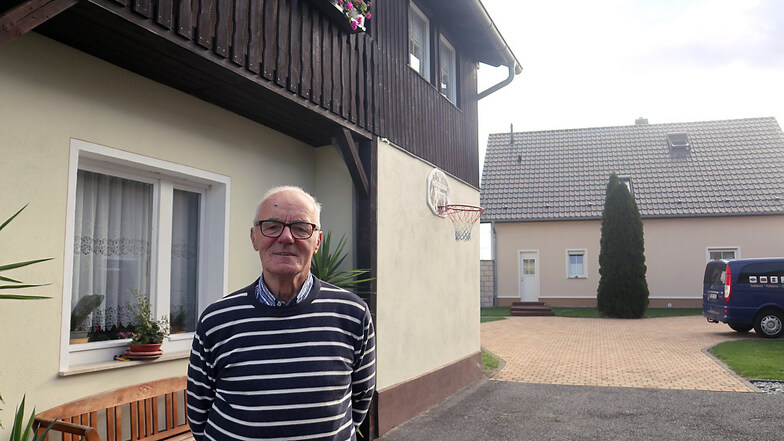 Franz Lange (77) prägte über viele Jahre das kulturelle und geistliche Leben in Kotten. 1992 gehörte er zu den Mitgründern der Laientheatergruppe Bratrowstwo (Brüderlichkeit). Ebenso engagierte er sich beim Bau der Dorfkapelle und bei vielen Dorffesten mi