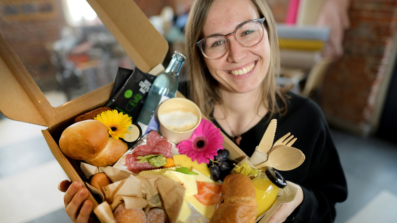 Madlen Donath bietet im Herrnhuter Bahnhof in ihrem Geschäft "Nostalgia privatim" ab sofort verschiedene Frühstücksboxen to go an.