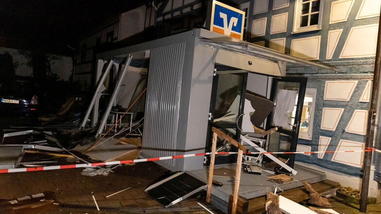 Im hessischen Gründau wurde ein Geldautomat gesprengt. Deutschlandweit sind es fast 500, inklusive gescheiterter Versuche.