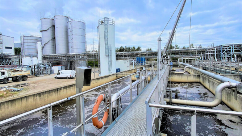 Bei den 125 in Schwarze Pumpe ansässigen
Unternehmen
fällt zwar auch
Sanitär-, vor allem aber besonders anspruchsvolles Industrieabwasser an.