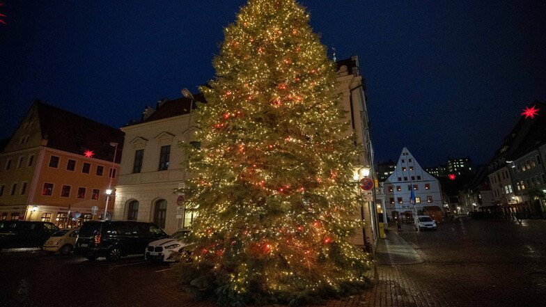 Am Sonnabend ist Weihnachten auch auf dem Pirnaer Markt zu Ende. Dann wird der Baum abgebaut.