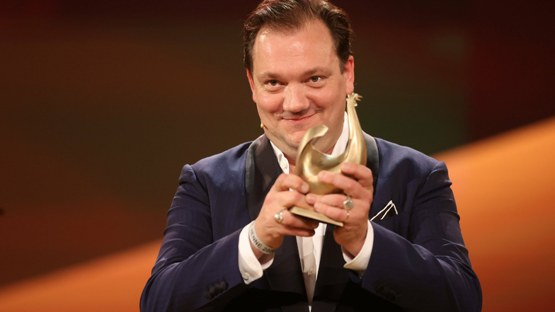Charly Hübner erhielt in diesem Jahr die "Goldene Henne" in der Kategorie Schauspiel. Der Publikumspreis wird bereits zum 26. verliehen. Er wird an Stars aus Musik, Sport und Showgeschäft vergeben.