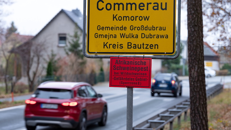 Warnhinweis am Ortseingang von Commerau.