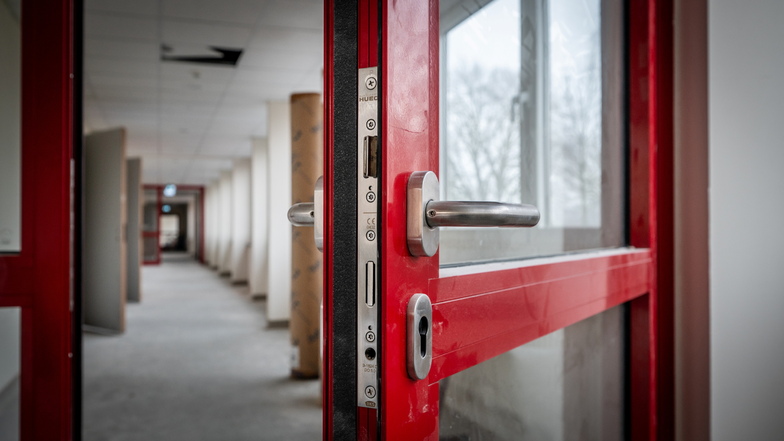 Weit über 100 Türen gibt es in dem Gebäude von Grundschule und Hort Am Weinberg in Roßwein. Das wird seit Jahren saniert. Dabei haben die Handwerker einige Türen durch stärkere ersetzen müssen.