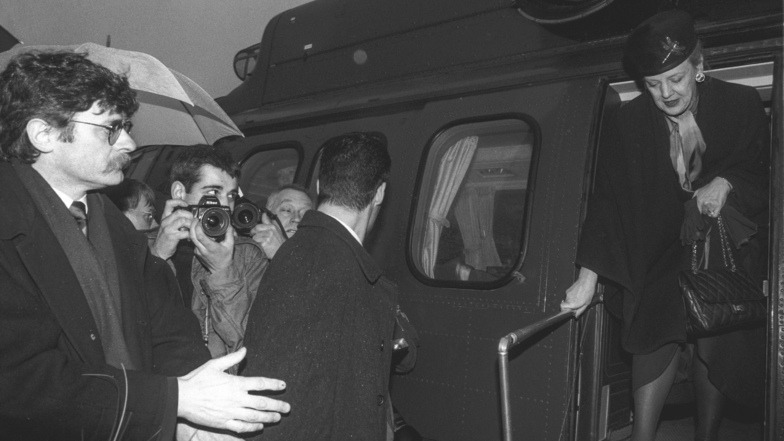 Die dänische
Königin Margrethe II. und ihr Gatte Prinz Henrik landen mit dem Hubschrauber in Dresden.
