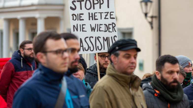"Stoppt die Hetze, nie wieder Rassismus" - Gedenken mit Mahnung in Pirna.
