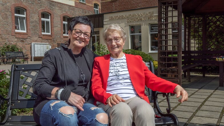 Hausleiterin Ute Neumann und Monika Rudolph freuen sich auf den Tag der offenen Tür in der Wohnanlage Zschopauperle in  Waldheim