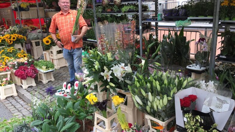 Der Garten- und Pflanzenmarkt zum Rennbahntrödelmarkt bietet viele schöne Blumen für das eigene Zuhause. 