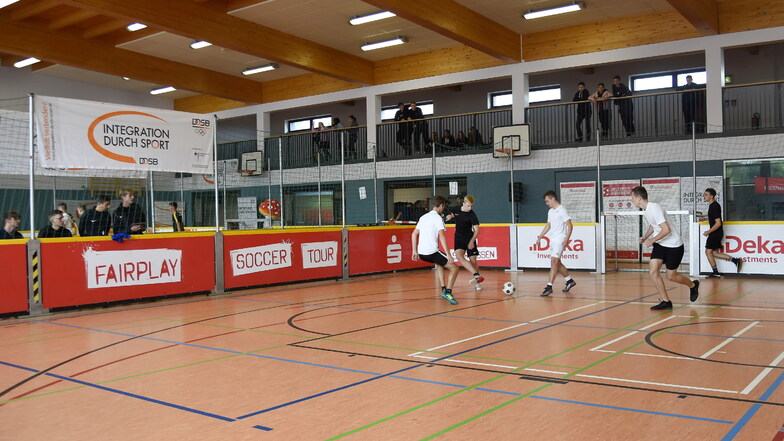 Bei der Sparkassen Fairplay Soccer Tour am Bischofswerdaer Goethe-Gymnasium ging es nicht nur um Tore.
