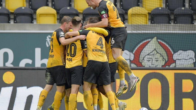 Die Schwarz-Gelben freuen sich über den klaren 3:0-Sieg gegen den SV Meppen. Es war die erhoffte Reaktion der Dresdner nach den Niederlagen gegen Zwickau und Ingolstadt.