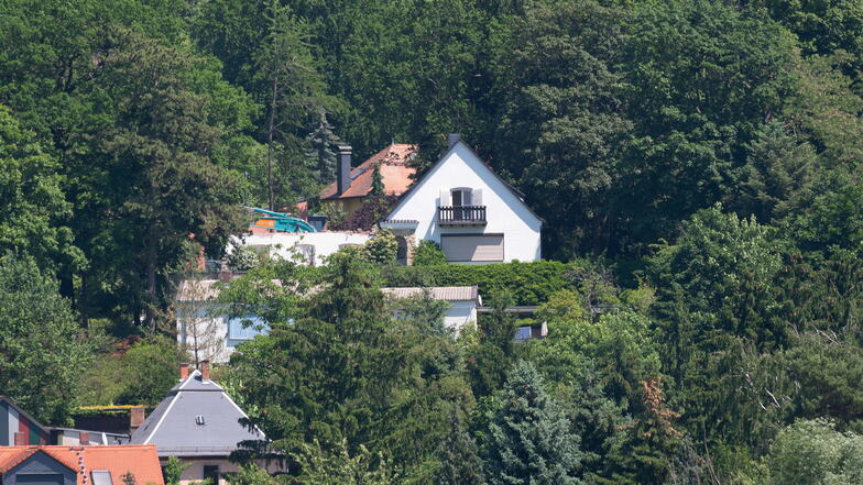 Im Juni stand das Wohnhaus in Wachwitz noch, jetzt wurde es abgerissen.