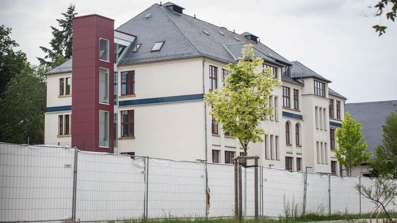 Die 35. Grundschule in Dresden wurde gesperrt. Was mit etwas losem Putz begann, wurde zum Großbauprojekt.