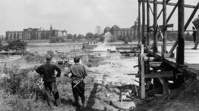 Der Bau der Carolabrücke hat im Juni 1967 begonnen. Hier ein Blick vom Altstädter zum Neustädter Ufer.