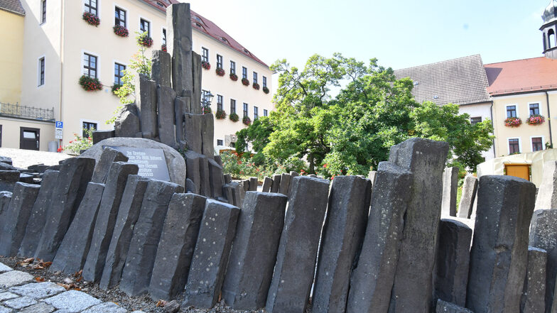 Die Basaltsäulen – ein Markenzeichen der Stadt Stolpen. Doch es ist kein reiner Basalt. Zu dem Schluss kamen unlängst Wissenschaftler aus Görlitz. Das wirft Stolpens geologische Geschichte über den Haufen.