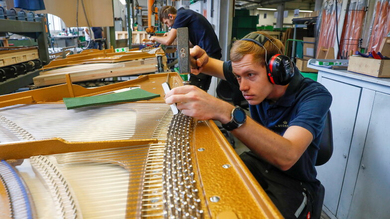 Bereits seit Mitte 2023 befinden sich Teile der Bechstein-Belegschaft in Kurzarbeit. In Kürze nimmt der Klavierbauer an einer großen Branchenmesse teil, um den Absatz weiter anzukurbeln.