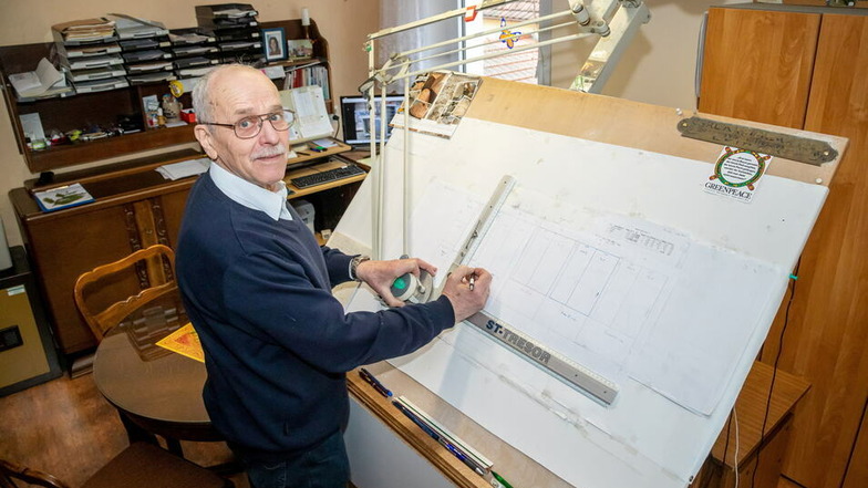 Jürgen Starovsky plant seit fast 30 Jahren Tresore. Die Einzelstücke konstruiert er noch analog am Reissbrett.