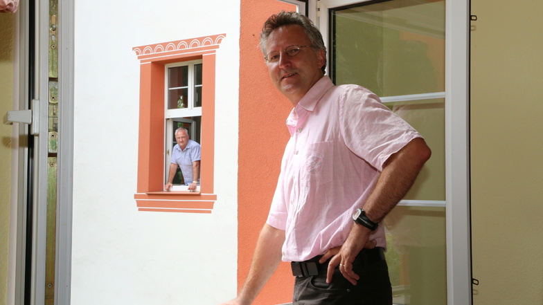 Torsten Hänsch (vorn) ist Vorsitzender des Verwaltungsverbandes Weißer Schöps/Neiße. Dessen Finanzierung soll weiter über die Einwohnerzahl berechnet werden. Den Kodersdorfer Bürgermeister René Schöne (hinten) dürfte das freuen.