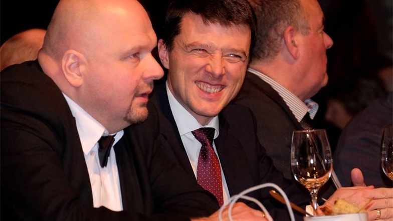 Bürgermeister Markus Renner (rechts) hat oft nicht so viel zu lachen wie an diesem Abend mit dem Kabarettisten Peter Flache.
