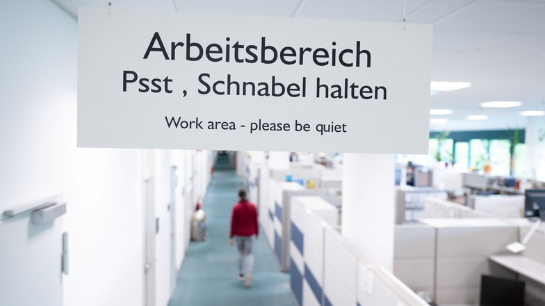 Der Büroalltag wird sich ändern in Deutschland - auch wenn am 1. Juli die Homeoffice-Pflicht endet.