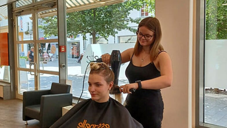 Professionell: Die Salon-Mitarbeiter verstehen ihr Handwerk.