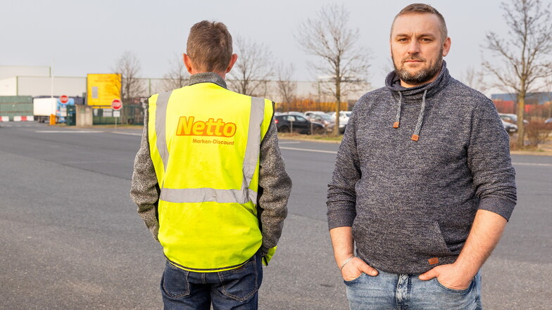 „Viele haben Angst“: Lukas Wrzeszcz (r.) hat seinen Job im Netto-Zentrallager in Thiendorf gekündigt und muss damit keine Sanktionen mehr befürchten.