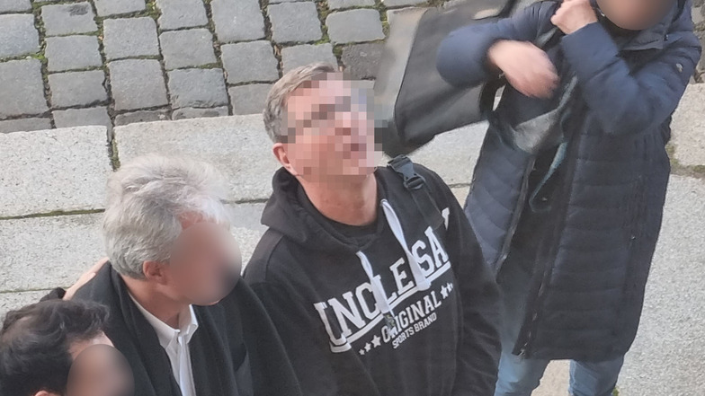 Reichsbürger-Razzia: Verhafteter Ex-Polizist stand auf Dresdner Querdenker-Bühne