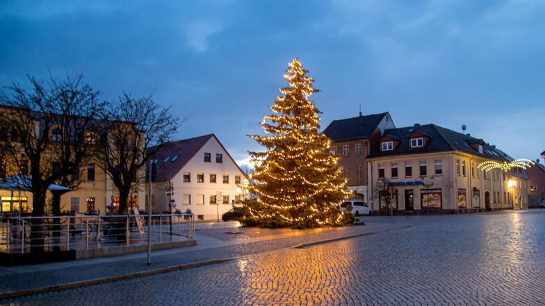 Auf dem Marktplatz Rothenburg, wo jetzt der Weihnachtsbaum steht, soll im Sommer ein neues Denkmal errichtet sein - für Frieden und europäische Einheit.