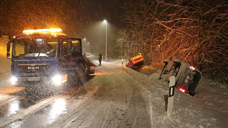 Bannewitz: Unfall am Hengstberg auf schneeglatter Fahrbahn