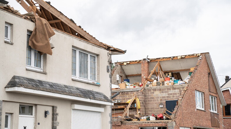 Beauraing: Diese zwei Häuser sind abgedeckt, nachdem ein Tornado in der Nacht durch den Ort fegte.
