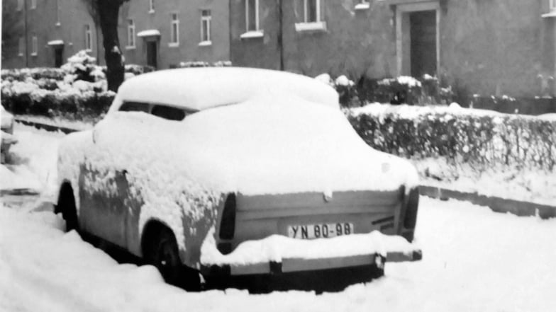 Wintereinbruch 1978: Schnee türmt sich auf den Straßen.