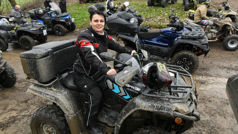 Alina Unturescu (35) aus Hartha war mit ihrem Mann und den Kindern beim Wintertreffen dabei. Die gebürtige Rumänin liebt das Quadfahren. Es ist ein Hobby für die ganze Familie.