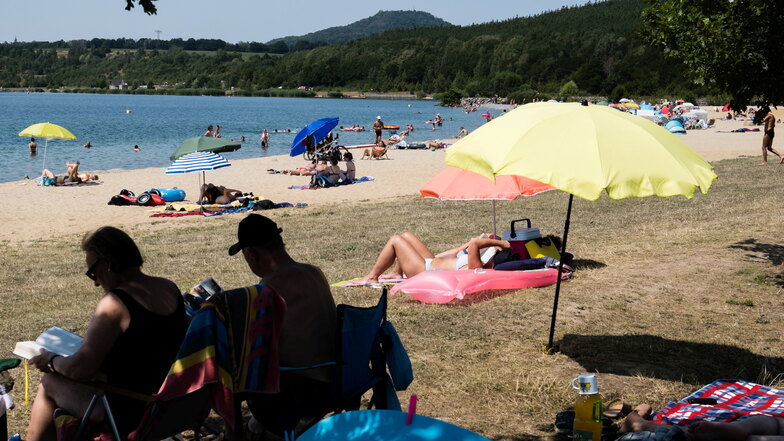 Ein Ferientag am Berzdorfer See. Doch Hitzetage können auch andere Auswirkungen haben als Freude am See und Entspannung.