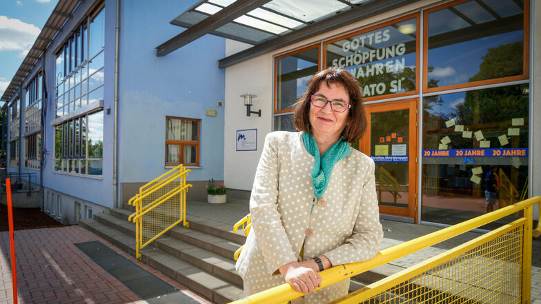 Nach 22 Jahren verabschiedet sich Änne Dürigen, die Leiterin der Bautzener Montessori-Grundschule in den Vorruhestand. Ihre Mutter komme aus Norddeutschland, deswegen heiße sie nicht Anne, erklärt sie ihren besonderen Vornamen.