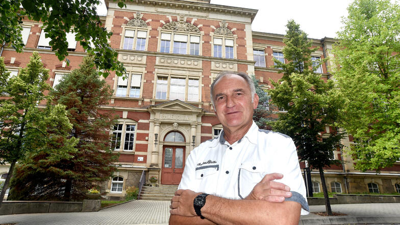 Hans-Jürgen Gerk hat sein ganzes Lehrerleben an der Löbauer Pesta verbracht. 30 Jahre hat er die Schule geleitet.