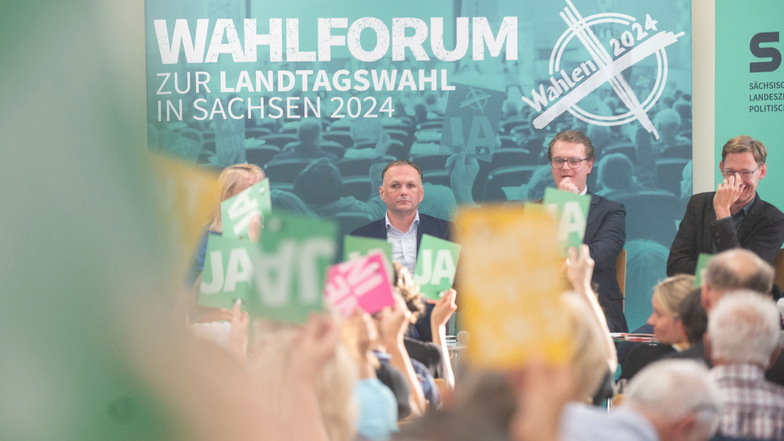 Die Direktkandidaten im Wahlkreis 45 stellten sich auf einem Wahlforum den Fragen auch aus dem Podium.