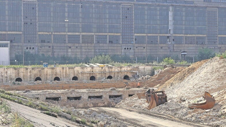 Nicht nur die alten Kühltürme sollen weg. Auch unter der Erde müssen die Bagger ran. Das alte Kühlwasserpumpenhaus wird ebenfalls weggerissen.