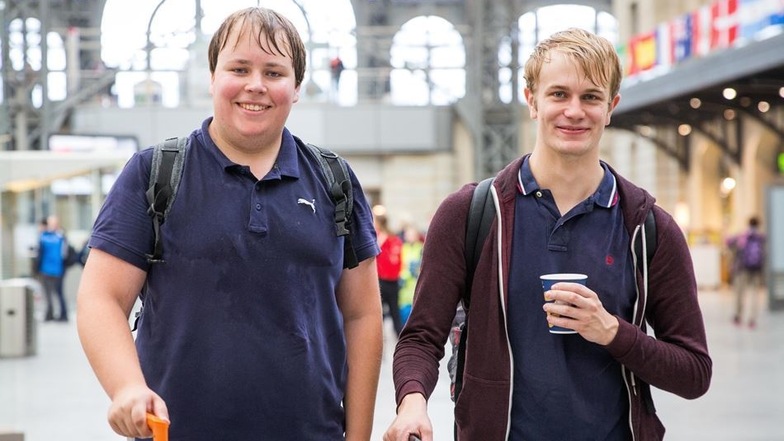 Bart (19) und Pim (21, v.l.) kommen aus Groningen in Holland. Sie machen eine neuntägige Deutschland-Tour.