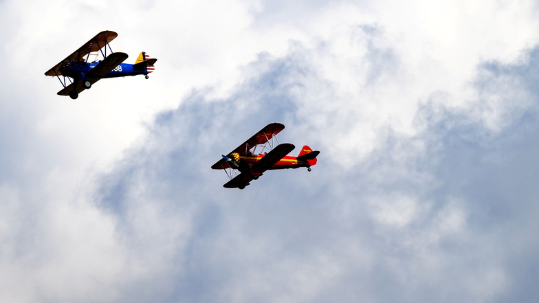 Unter anderem stiegen auch Doppeldecker in den Himmel.