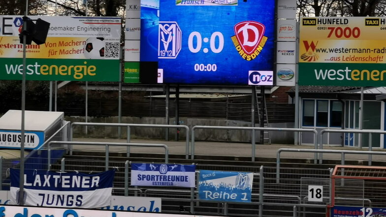 Dieses Ergebnis will Dynamo heute sicherlich nicht auf der Anzeigetafel sehen. Auffällig ist das alte Logo der Dresdner.