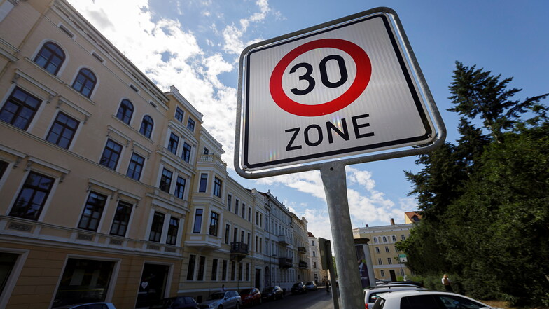 In immer größeren Teilen der Görlitzer Innenstadt gilt Tempo 30, hier zum Beispiel am Wilhelmsplatz. Allerdings will die Stadt in manchen Straßen auch künftig Tempo 50 erlauben.