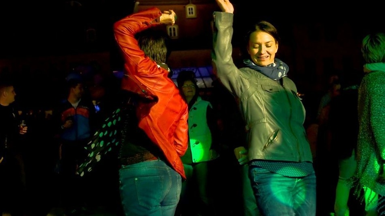 Auf dem Pulsnitzer Ziegenbalgplatz tanzte das Publikum ausgelassen in die Partynacht hinein.