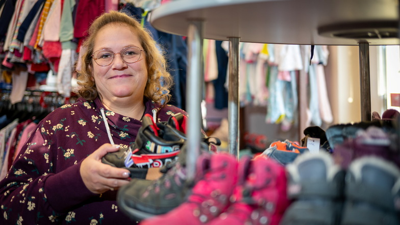 Vor 20 Jahren hat Yvonne Thill ihr Second-Hand-Geschäft eröffnet. Hier bietet sie gebrauchte Kleidung und anderes an.