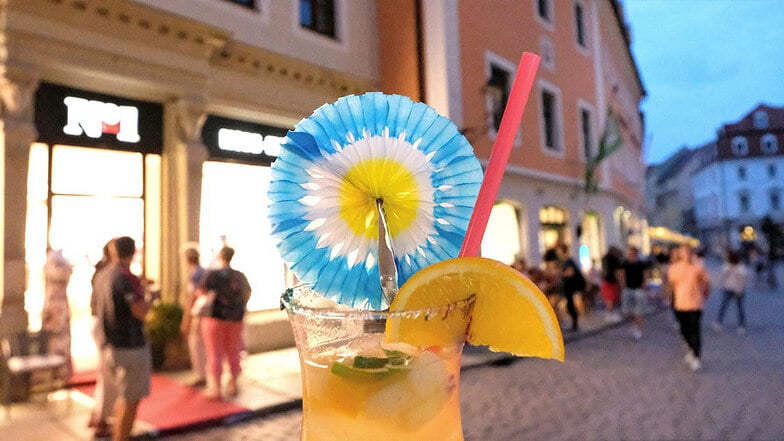 Genießt einen langen Sommerabend in der Meißner Altstadt mit leckeren Cocktails, guten Beats und unschlagbaren Angeboten.