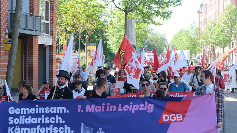 Zum "Tag der Arbeit" gingen in Leipzig am Mittwoch mehr als 5.000 Menschen auf die Straße.