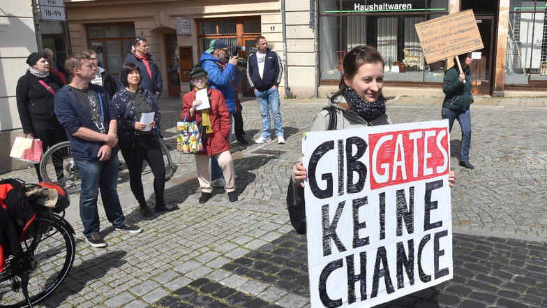 Bill Gates ist zu einer Zielperson der Anti-Corona-Demonstranten, wie hier in Zittau, geworden.