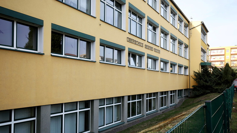 Die Oberschule "Siegfried Richter" ist in die Jahre gekommen und soll möglicherweise an anderer Stelle neu gebaut werden. Dann würde der DDR-Plattenbau leer stehen.