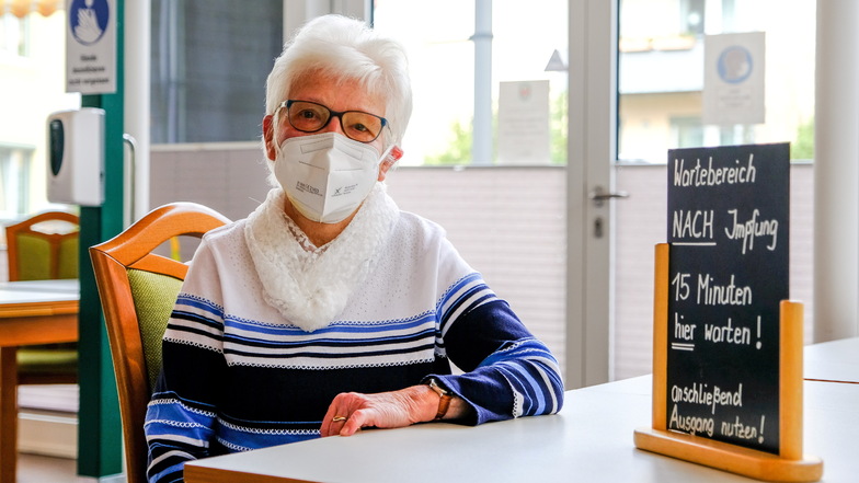Rosemarie Mauer lebt im Seniorenwohnpark Lößnitzblick und möchte endlich die Corona-Schutzimpfung bekommen.