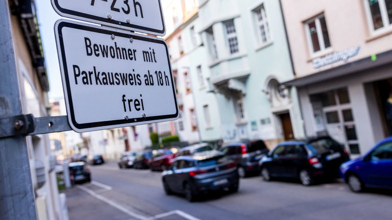Nach dem Urteil des Bundesverwaltungsgerichts zum Freiburger Anwohnerparken hat die Stadt die Gebühren für neue Parkausweise drastisch gesenkt.