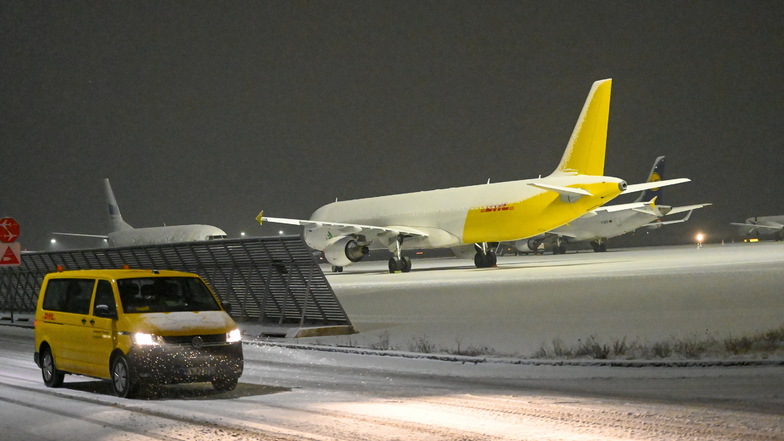 Der Flugverkehr von und nach Leipzig ist durch die aktuelle Glätte sowie dem Wintereinbruch teilweise eingeschränkt.